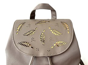 Nový krásný komplet: batůžek + peněženka + šátek. - 3