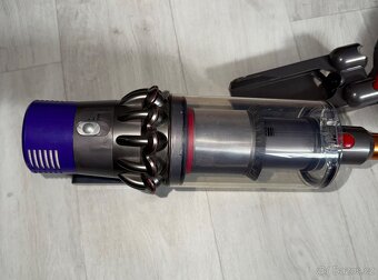 Dyson V10 Fluffy - nová baterie - 3