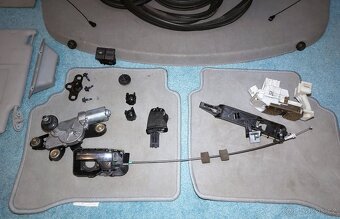 Díly Ford Mondeo MK3 liftback světlý interiér - 3