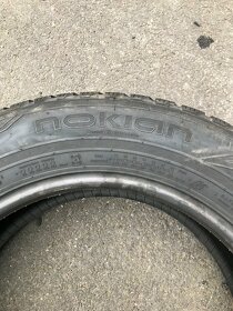 215/65/17 prodám 2 ks pneu Nokian - 3