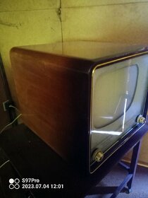 prodám velmi zachovalý historický televizor Tesla Mánes. - 3