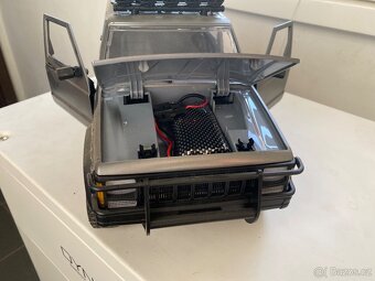 Autíčko na ovládání - jeep cherokee+nabijecka - 3