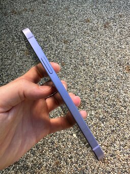 iPhone 12 - baterie 94% - 3