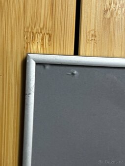 Prodám sadu 51 kovových fotorámů 50×70 cm (hliník / plexi) - 3