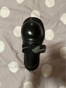 Chrániče kolen UFO - 3