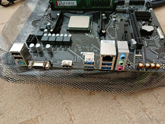 MB Gigabyte A520M-KV2+ CPU + RAM, sock. AM4 - 3