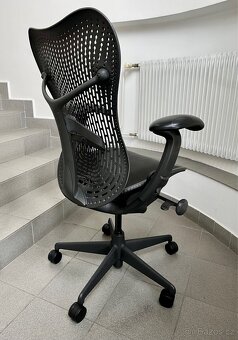 kancelářská židle Herman Miller Mirra - top stav - 3