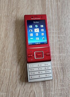 TLAČÍTKOVÝ MOBILNÍ TELEFON SONY ERICSSON J20i - 3