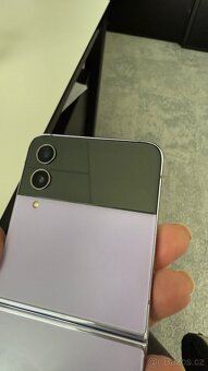 Samsung Galaxy Z Flip4, prakticky nový, záruka, pojištění - 3