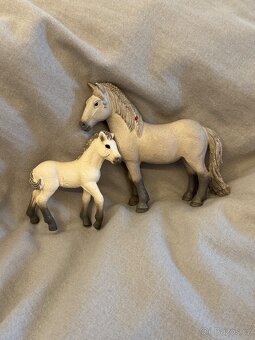 Schleich klisna s hříbětem - 3