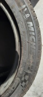 255/45/19 Michelin - 3