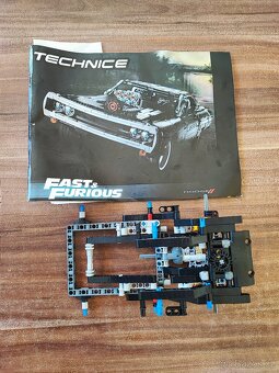 LEGO technice Rychle a zběsile 1970 Dodge Charger - 3