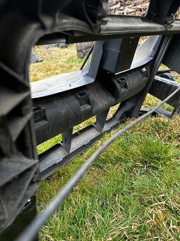 Přední stěna BMW E90 - 3