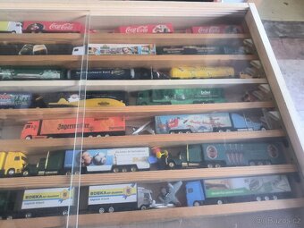 Nástěnná vitrína - 3