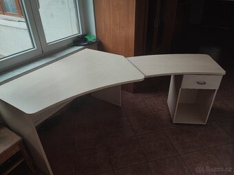 Psací stůl a další nábytek - 3