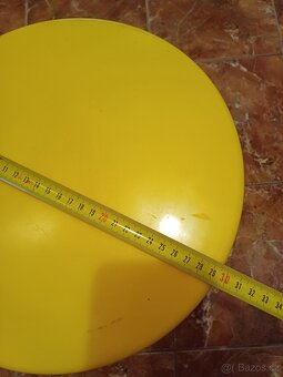 Prodám designovou žlutou plastovou stoličku - 3