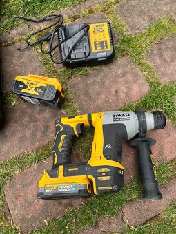 Aku vrtací kladivo DeWALT DCH172 18V XR Brushless - 3