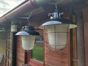 původní tovární industriální smaltovaný lustr, možno 2 ks - 3