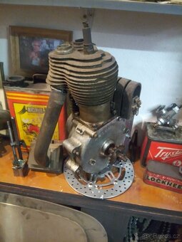 Motor Triumph 500 - 3