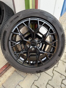 Letní ALU sada R18, 5x120, ET45, RIVIERA RTX Gloss Black, T6 - 3
