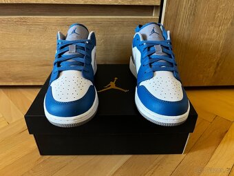 Air Jordan 1 Low "True Blue Cement" - 3