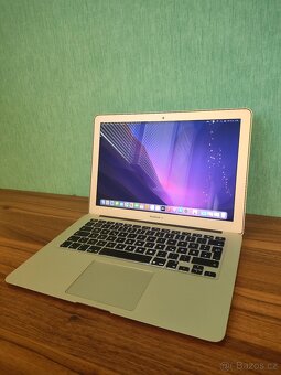 MacBook Air 2017 | i5 • 8GB • 256GB - 3