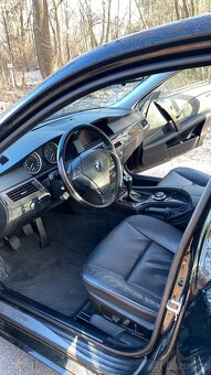 BMW e60 550i manuál - 3
