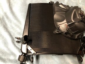 ktm superduke 1290R EVO vodny chladič s ventilatorem - 3