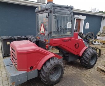 Teleskopický mini nakladač 4x4 s příslušenstvím - 3