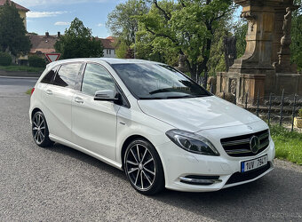 Mercedes - Benz B 180, Edition Black & White, atraktivní vůz - 3