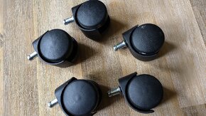 KOLEČKA K ŽIDLI PLASTOVÉ PRŮMĚR 50MM - ČEP 10MM
- 3