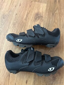Cyklotretry GIRO vel.40 - 3