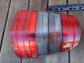 Zadní světla na Mercedes Benz S124, kombi. AMG? - 3
