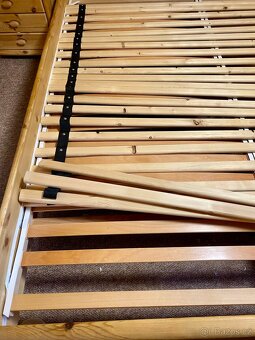 Postel manželská z masivního dřeva - 3