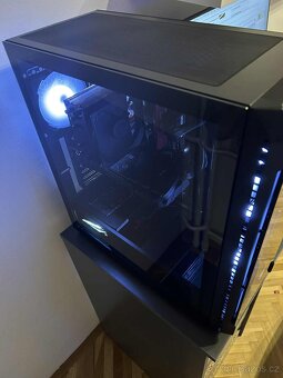 Herní PC: i7-7700k | GTX 1070 Ti | 16 GB RAM | 256 GB SSD | - 3