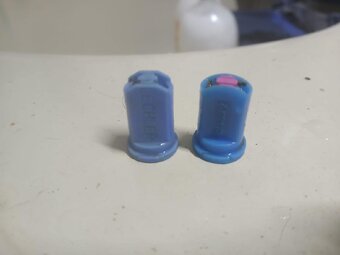 Tryska k postřikovači  Dvoušterbinová injektorová -modrá03 - 3