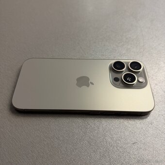 iPhone 16 Pro 256GB natural titan, pěkný stav, rok záruka - 3