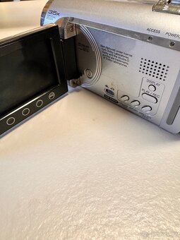 JVC. Video kamera - 3