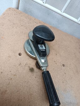 Sešívací stroj na plechovky - 3