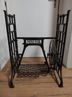 Litinový podstavec šiciho stroje Minerva - 3