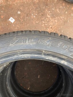245/40/19 zimní - 3