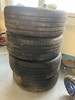 Good Year 255/45R20 - 3
