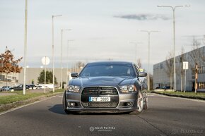Dodge Charger 6,4 V8 HEMI SRT8 - 3