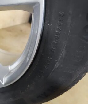 235/60/18 R18 zimni pneu Continental 7mm+ - 3