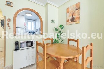 Prodej útulného apartmánu 3kk s výhledem na bazén-Torrevieja - 3