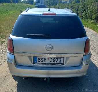 Opel Astra Caravan H - 3