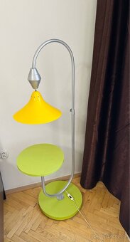 Designová retro stojací lampa se stolkem – unikátní kus - 3