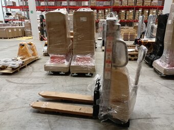 Nový polo-elektrický vysokozdvižný vozík 2t 2000mm - 3