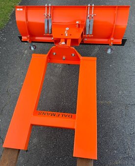 Kvalitní a velmi bytelný sněžný pluh šíře 150 cm. - 3