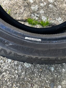 Bridgestone 225/45R17 - 3